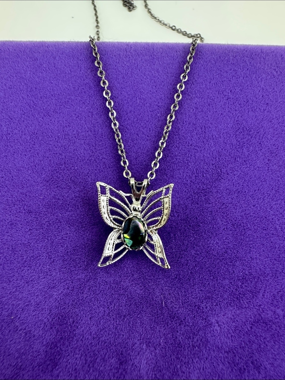 💛 Vintage Silver Tone Butterfly Abalone  Iridescent Necklace